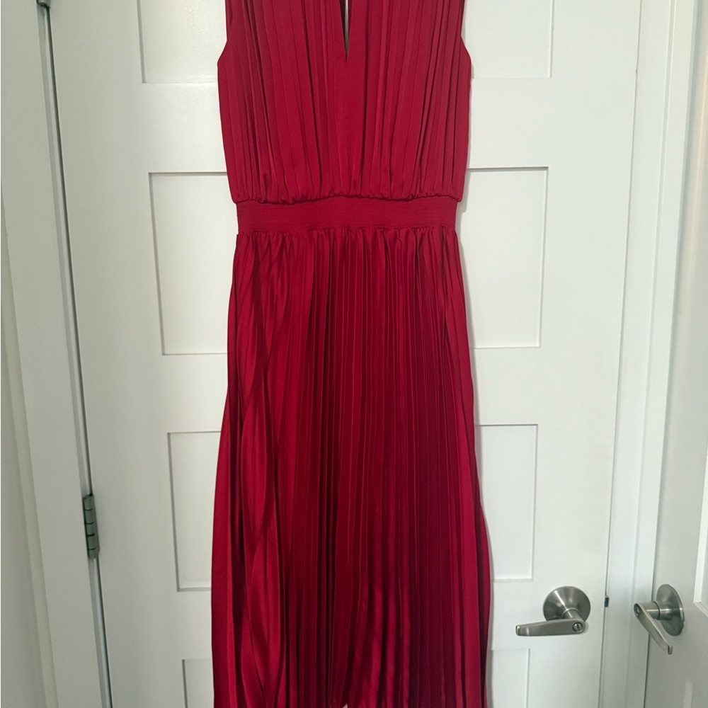 Red V-Neck Pleated Midi Dress